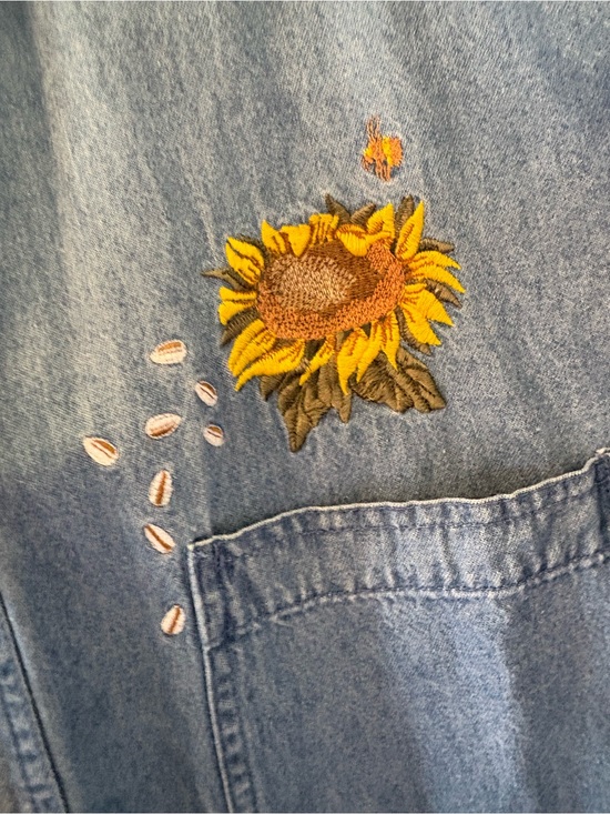 Marjolein Bastin Tops - Vintage Marjolein Bastin Button-Down Shirt with Sunflower art embroidered bee